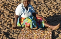 9.421113phyllis-ningarmara-gerany-stone-country-at-woorrem-woorrem-photo-courtesy-of-waringarri-aboriginal-arts-2009