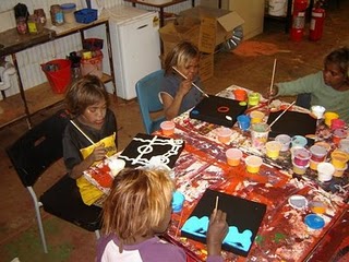 Warakurna - Children painting