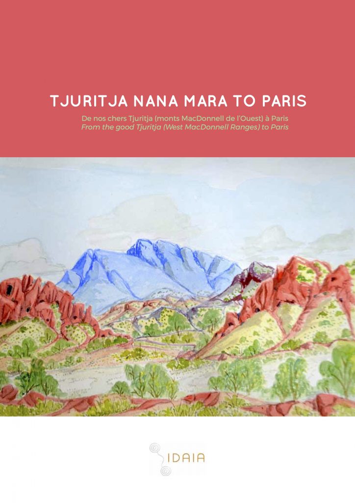 View of exhibition catalogue 'Tjuritja Nana Mara To Paris' – Vue du catalogue de l’exposition 'Tjuritja Nana Mara To Paris' © IDAIA