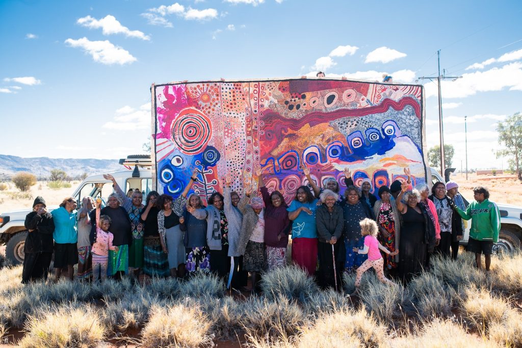 Women artists from Mimili Maku Arts, Iwantja Arts, Tjala Arts, Tjungu Palya Arts, Ninuku Arts - 'Nganampa mantangka minyma tjutaku Tjukurpa ngaranyi alatjitu', 2018 - Acrylic on canvas - Courtesy APY Art Centre Collective