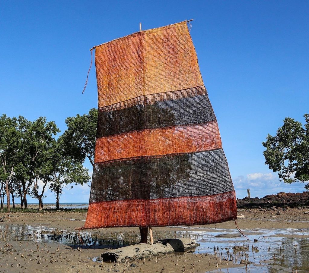 Margaret Rarru Garrawurra, “Dhomala (pandanus sail)”, 2022, Pandanus, Kurrajong, and bush dyes, 278 x 245 cm. Photo Rosita Holmes/Milingimbi Art and Culture.